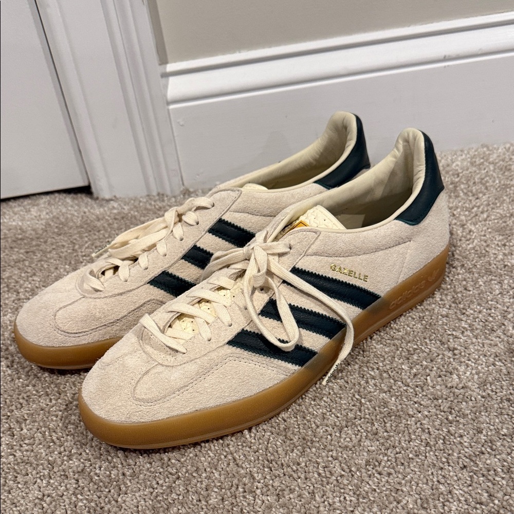 Gazelle Indoor Shoes Cream White/Green Men’s Sz 10.5 EUC